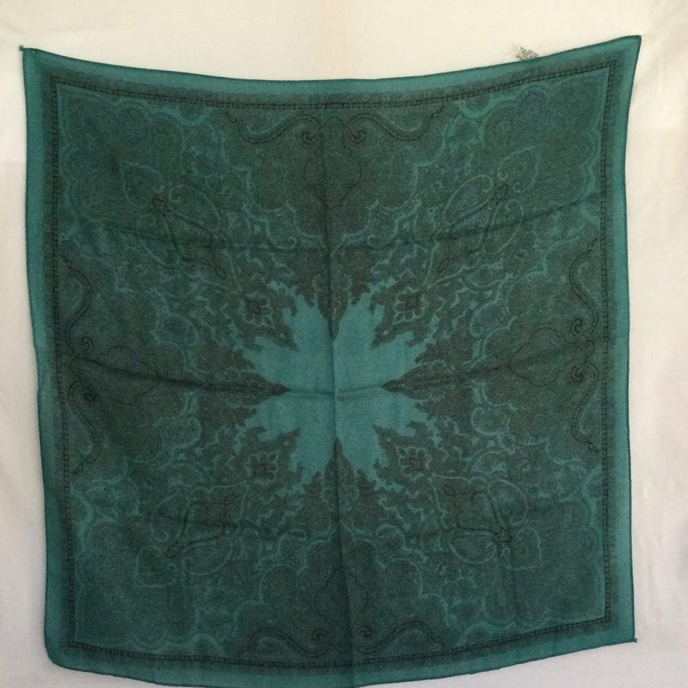 Green 100% acrylic scarf